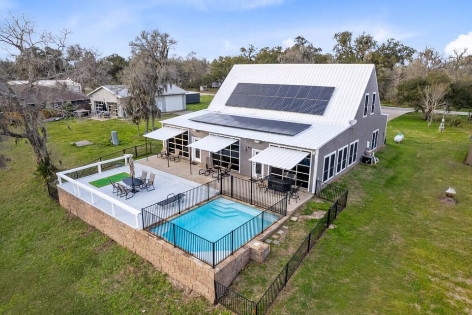 Why sit indoors when you can swim, grill, and relax with river views all day long?