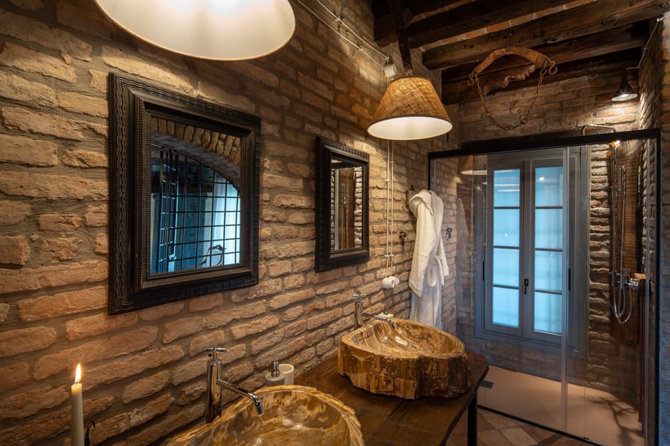 Superior Suite | Bathroom | Free toiletries, hair dryer, bathrobes, slippers