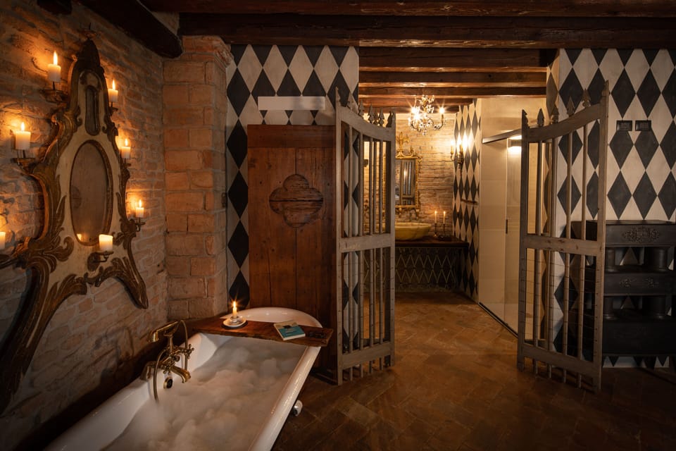 Superior Suite | Bathroom | Free toiletries, hair dryer, bathrobes, slippers