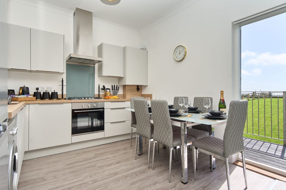 Apartment | Private kitchen | Full-size fridge, microwave, oven, stovetop