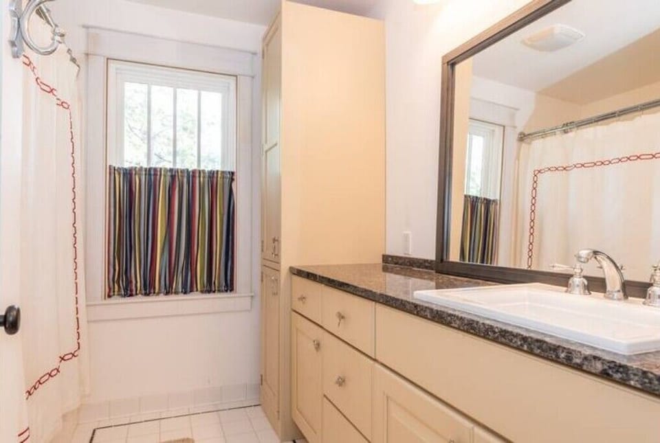 2nd Floor Bathroom