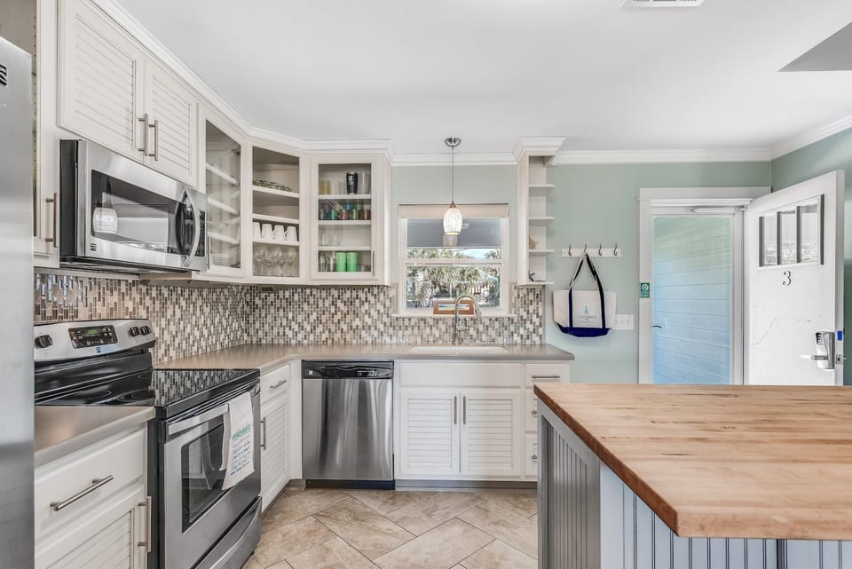 House, Multiple Beds (Sunnyside on the Gulf #3) | Private kitchen | Oven, toaster