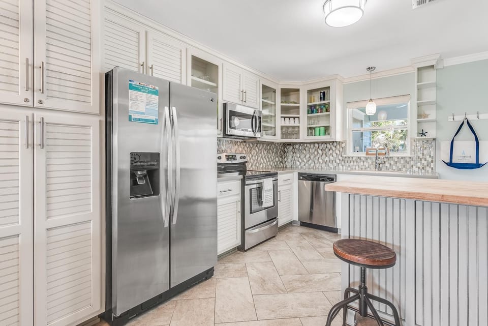 House, Multiple Beds (Sunnyside on the Gulf #3) | Private kitchen | Oven, toaster