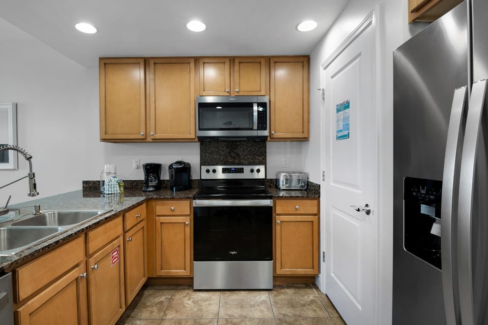 Condo, Multiple Beds (Sterling Breeze 2006) | Private kitchen | Oven, toaster