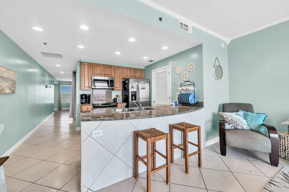 Condo, Multiple Beds (Splash 303E) | Private kitchen | Oven, toaster