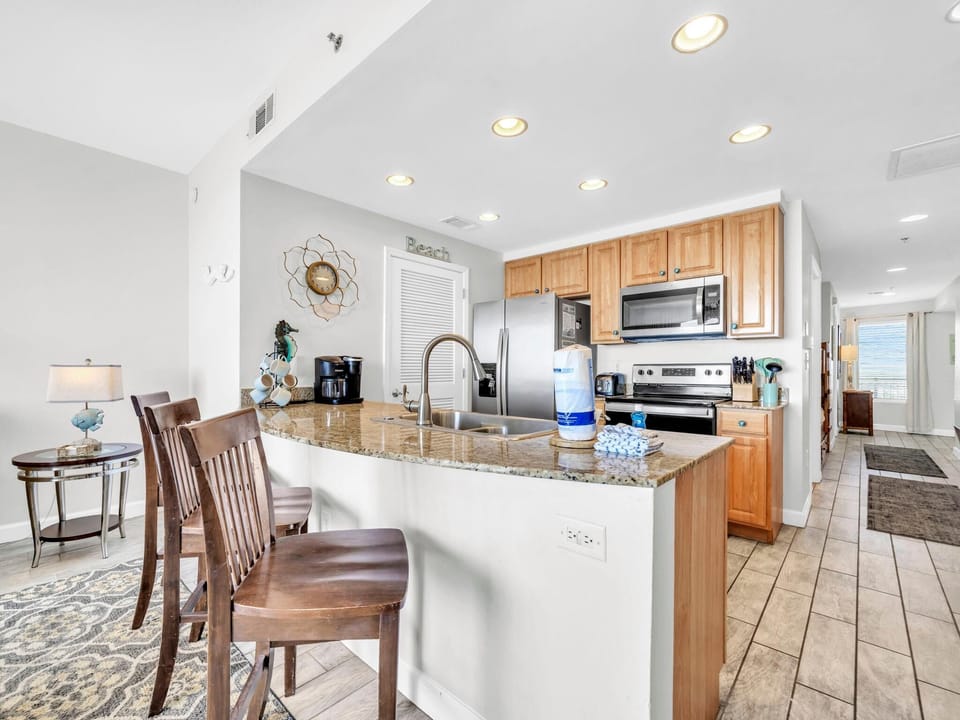 Condo, 1 King Bed with Sofa bed (Splash 1505E) | Private kitchen