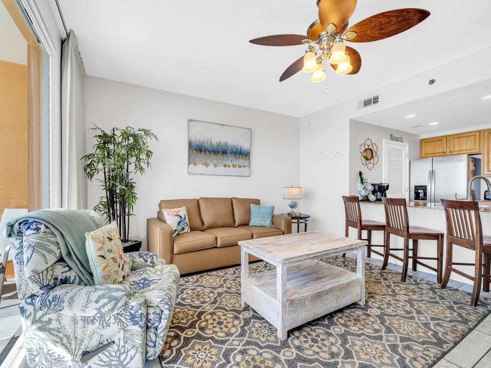 Condo, 1 King Bed with Sofa bed (Splash 1505E) | Living area | TV
