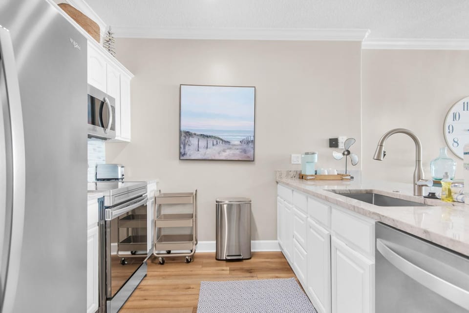 Condo, Multiple Beds (Ocean Reef 1708) | Private kitchen | Oven, toaster