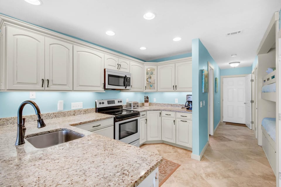 Condo, 1 King Bed with Sofa bed (Latitude 29 #4) | Private kitchen | Oven, toaster