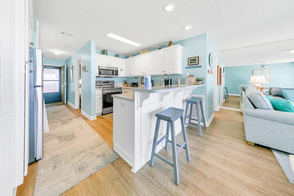 Condo, 1 King Bed with Sofa bed (Latitude 29 #13) | Private kitchen | Oven, toaster