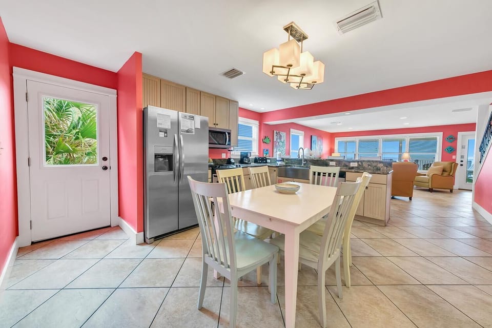 House, Multiple Beds (Hanging Out) | Dining