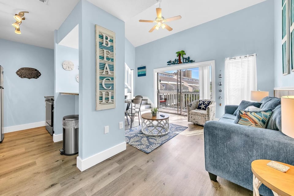 Condo, 2 Queen Beds (Endless Summer F11) | Living area | TV