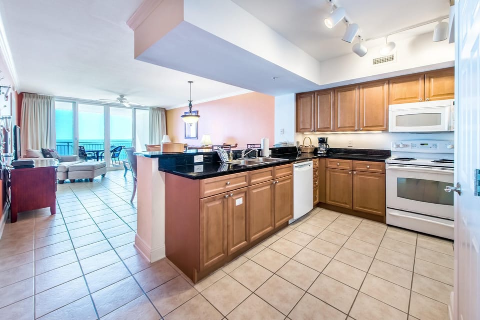 Condo, Multiple Beds (Emerald Beach 2225) | Private kitchen | Oven, toaster