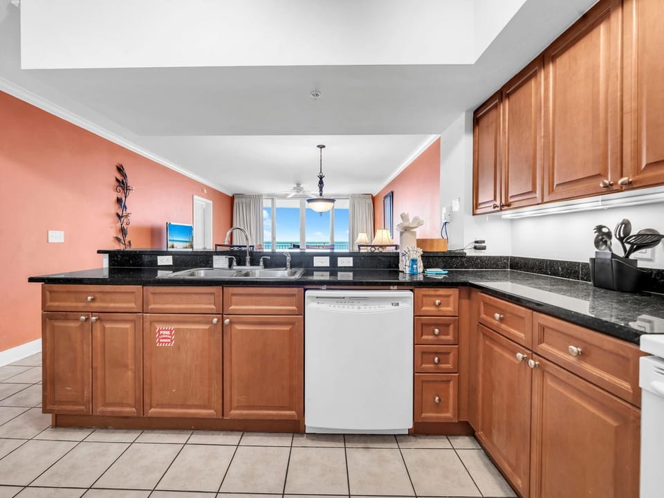 Condo, Multiple Beds (Emerald Beach 2225) | Private kitchen | Oven, toaster