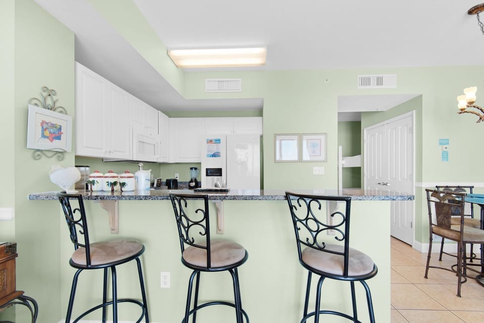 Condo, 1 King Bed with Sofa bed (Celadon 703) | Private kitchen | Oven, toaster