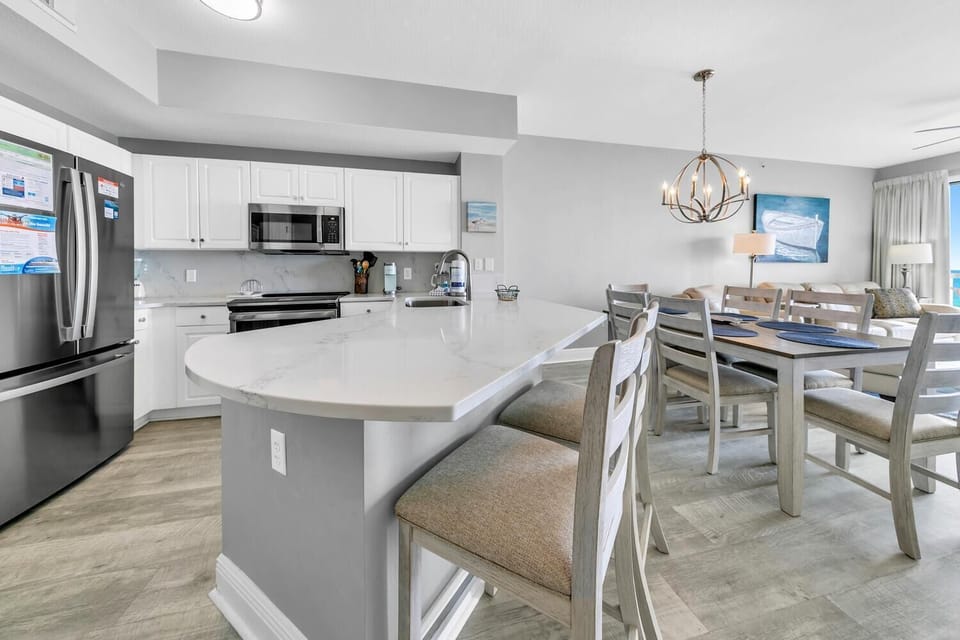 Condo, Multiple Beds (Celadon 1902 "Aloha No Ka Oi") | Private kitchen | Oven, toaster