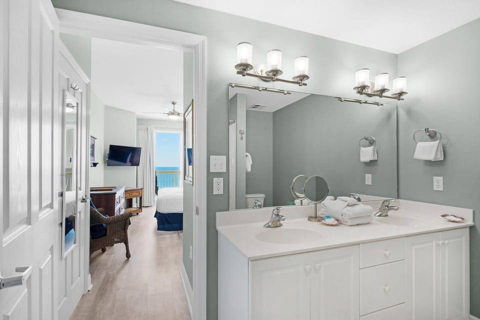Condo, Multiple Beds (Celadon 1902 "Aloha No Ka Oi") | 3 bedrooms, WiFi