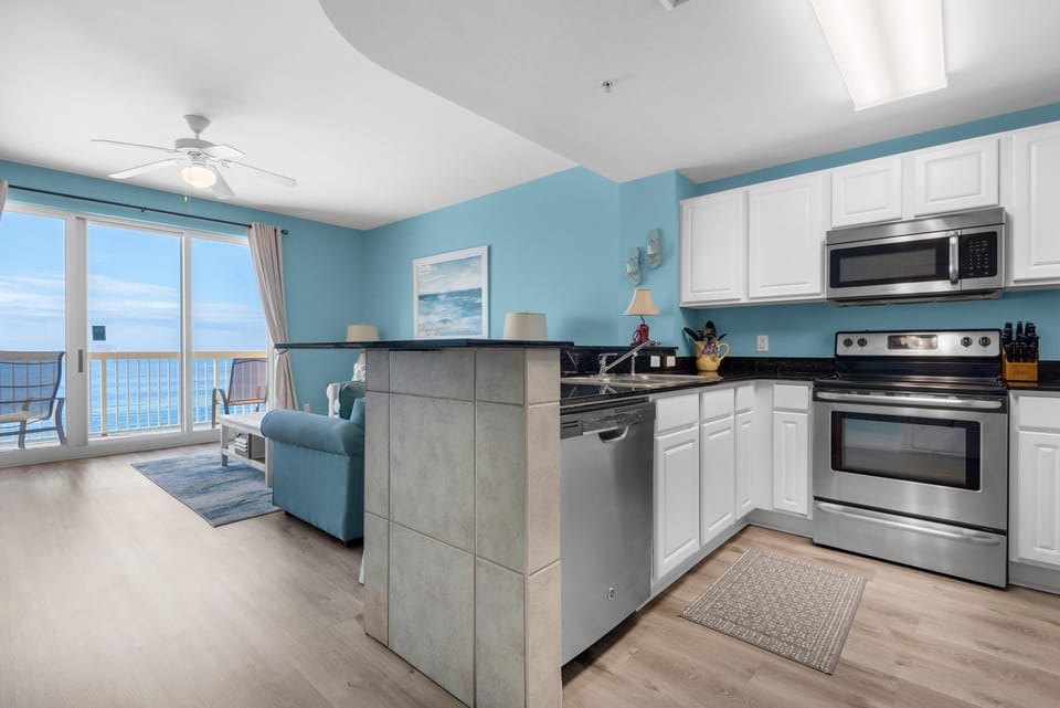 Condo, 1 King Bed with Sofa bed (Calypso 2-807 West) | Private kitchen | Oven, toaster