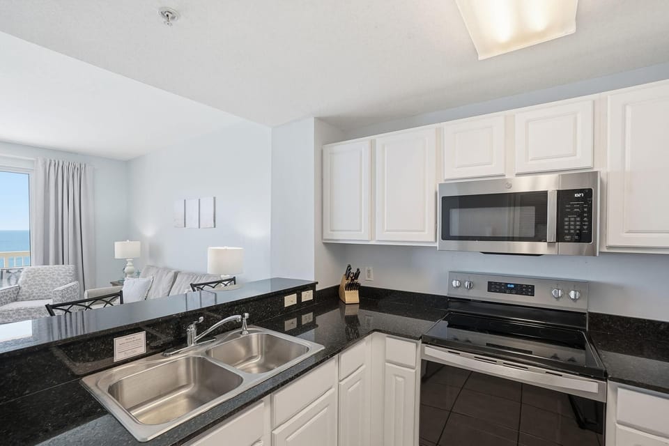 Condo, 1 King Bed with Sofa bed (Calypso 2-1907 West) | Private kitchen | Oven, toaster