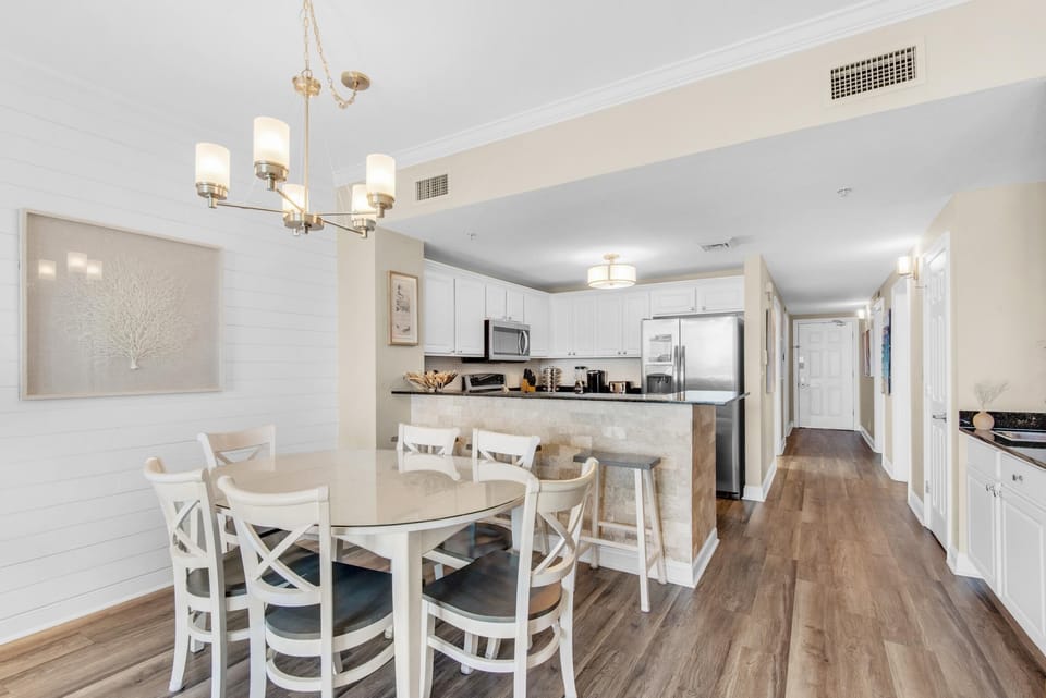 Condo, Multiple Beds (Calypso 2-1902 West) | Dining