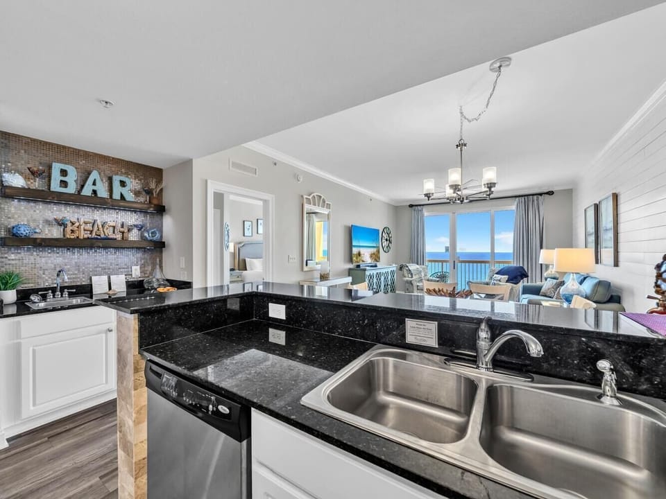 Condo, Multiple Beds (Calypso 2-1902 West) | Private kitchen | Oven, toaster