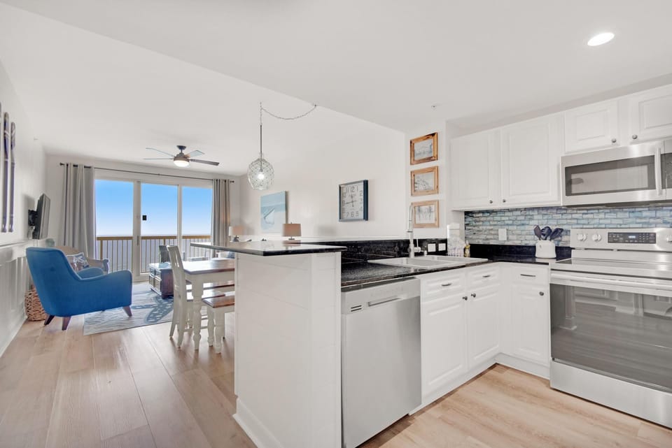 Condo, Multiple Beds (Calypso 2-1502 West) | Private kitchen | Oven, toaster