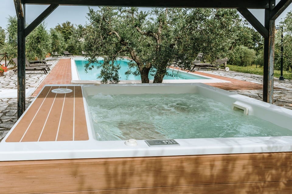 Activities, Amenities, Balcony / Terrace / Patio, Building Exterior, Facilities, Garden, Kitchen, Main Entrance, Pool, Scenic View, Spring, Summer, Wellness
