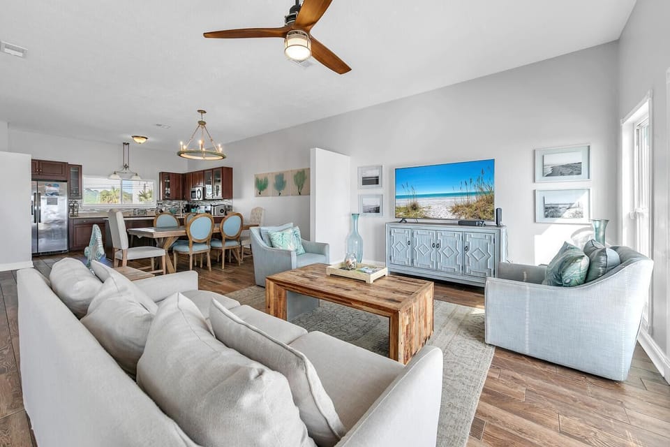 House, Multiple Beds (Beachside West 13) | Living area | TV