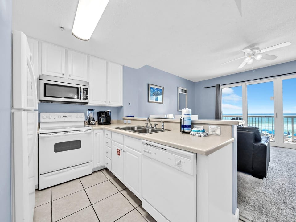 Condo, 1 Queen Bed with Sofa bed (Seychelles 207) | Private kitchen | Oven, toaster