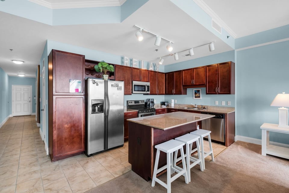 Condo, 1 King Bed with Sofa bed (Laketown Wharf 2118) | Private kitchen | Oven, toaster