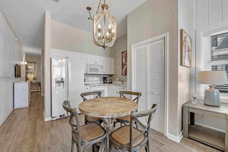 Condo, 1 King Bed with Sofa bed (Windemere 301) | Dining