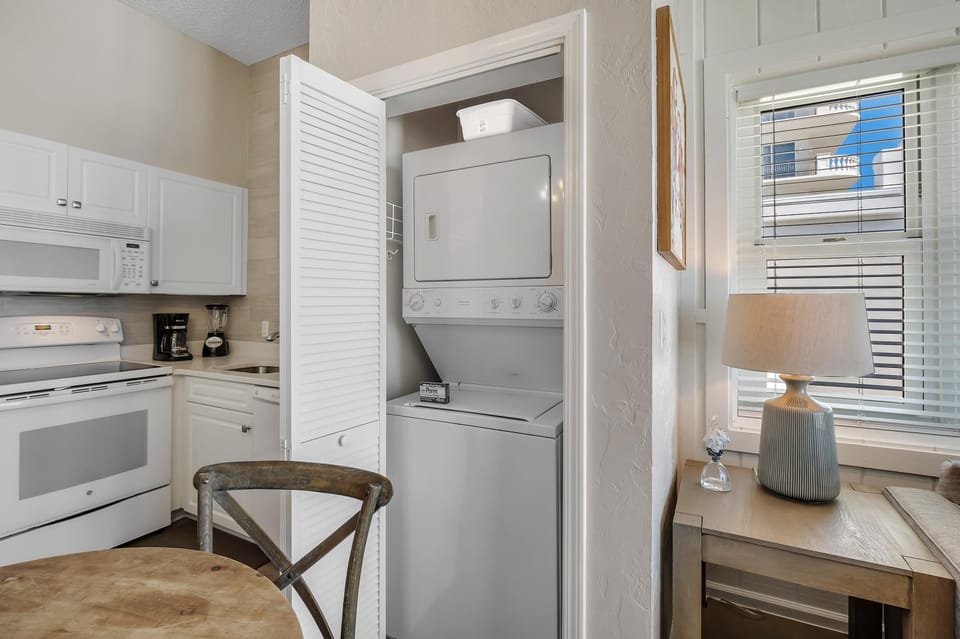 Condo, 1 King Bed with Sofa bed (Windemere 301) | Private kitchen | Oven, toaster, paper towels