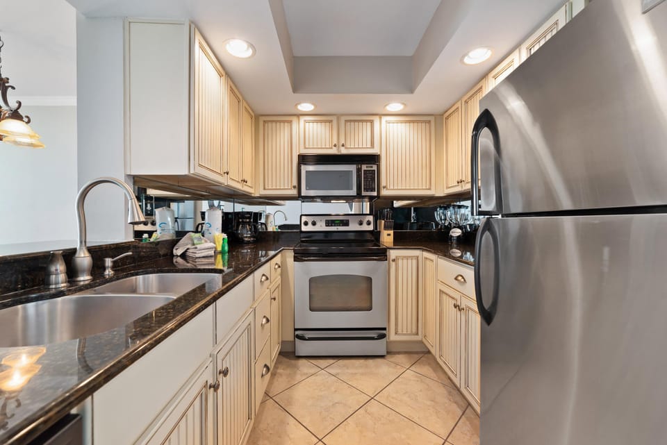 Condo, 1 King Bed with Sofa bed (Perdido Sun 406) | Private kitchen | Oven, toaster, paper towels