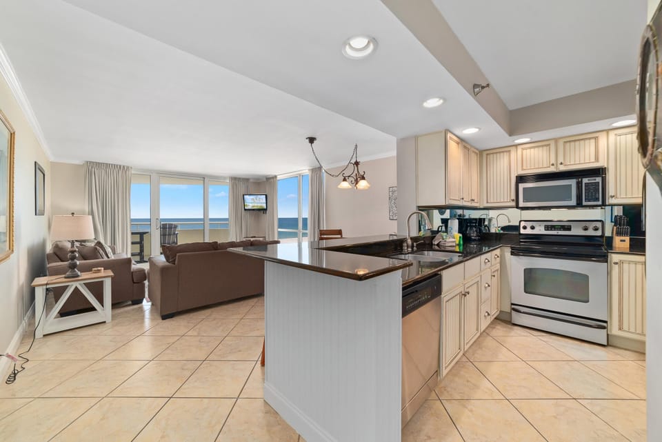 Condo, 1 King Bed with Sofa bed (Perdido Sun 406) | Private kitchen | Oven, toaster, paper towels
