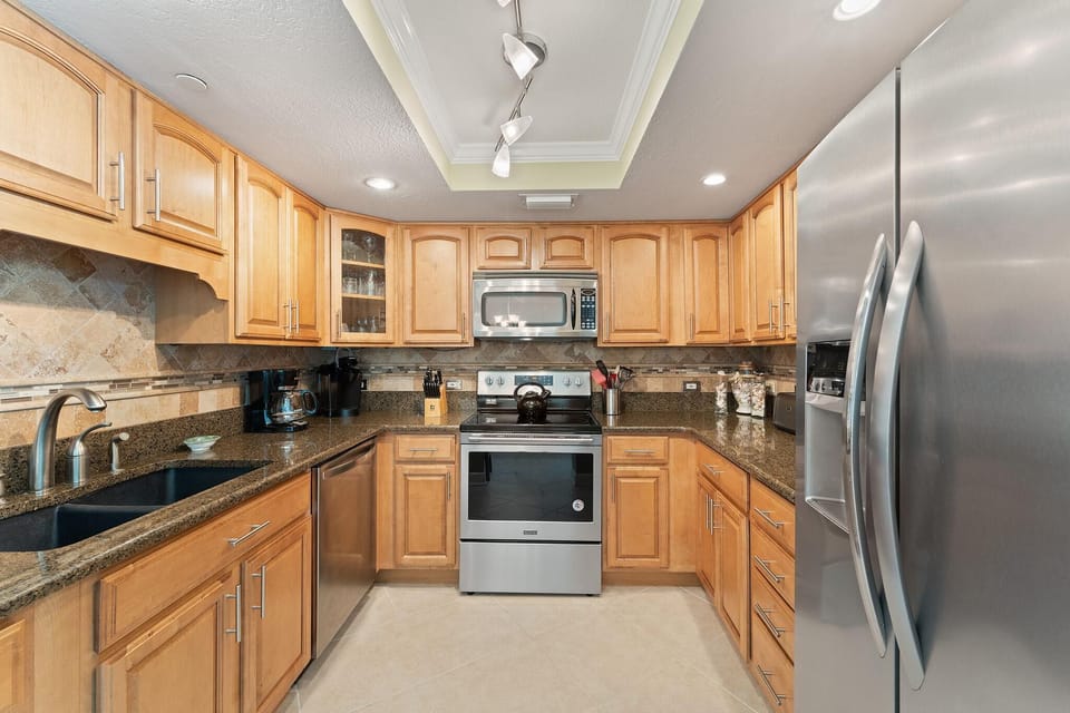 Condo, 1 King Bed with Sofa bed (Perdido Towers East 403) | Private kitchen | Oven, toaster, paper towels
