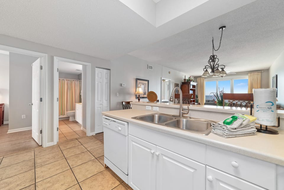 Condo, Multiple Beds (Windemere 807) | Private kitchen | Oven, toaster, paper towels