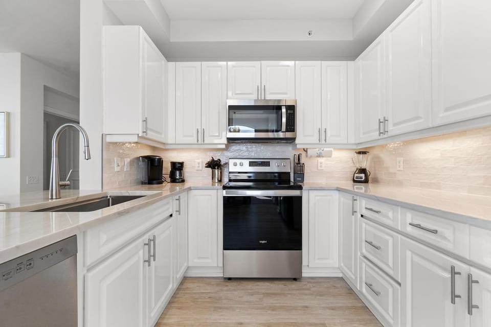 Condo, Multiple Beds (Beach Colony East 16A-Penthouse) | Private kitchen | Oven, toaster, paper towels