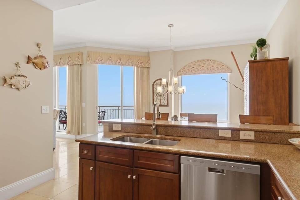 Condo, Multiple Beds (Indigo East 2102 Penthouse w/Cabana) | Interior