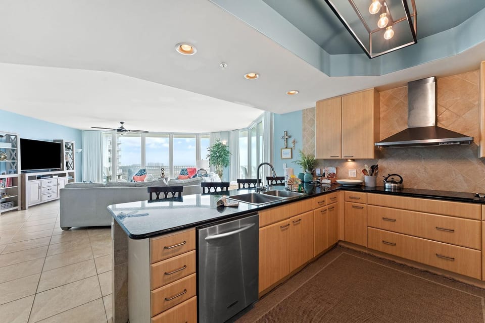 Condo, Multiple Beds (Caribe C1010) | Private kitchen | Paper towels