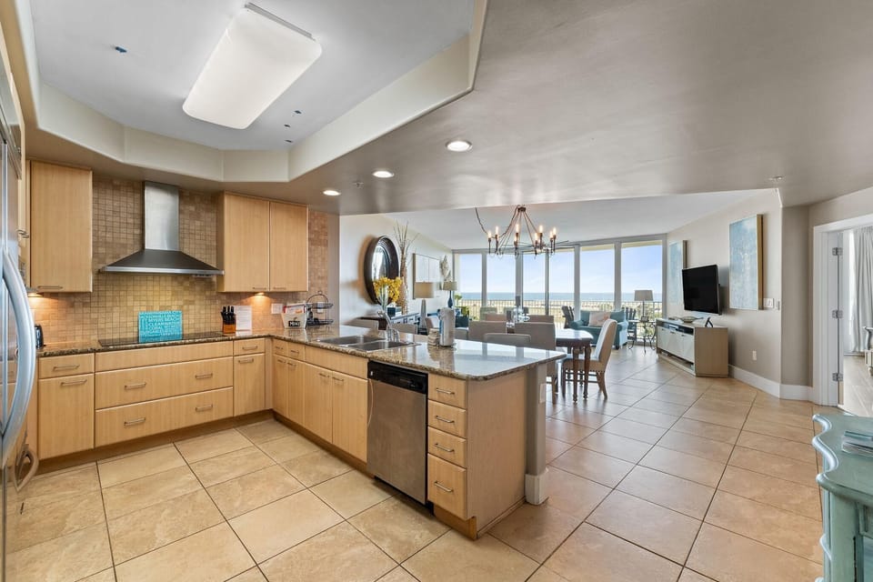 Condo, Multiple Beds (Caribe D411) | Private kitchen | Oven, toaster, paper towels