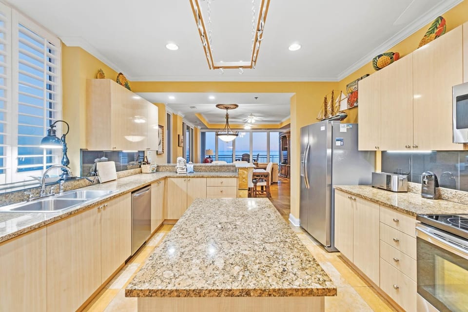 Condo, Multiple Beds (La Playa 1001) | Private kitchen | Oven, toaster, paper towels