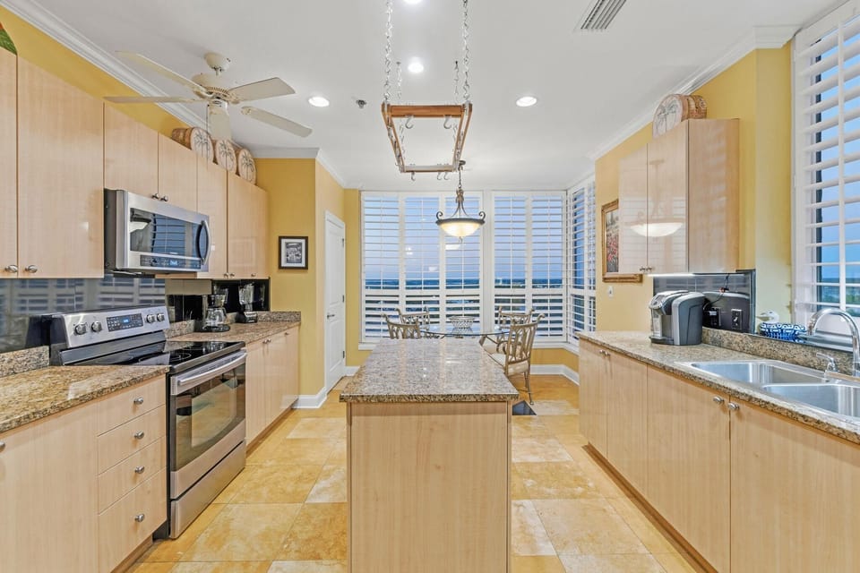 Condo, Multiple Beds (La Playa 1001) | Private kitchen | Oven, toaster, paper towels