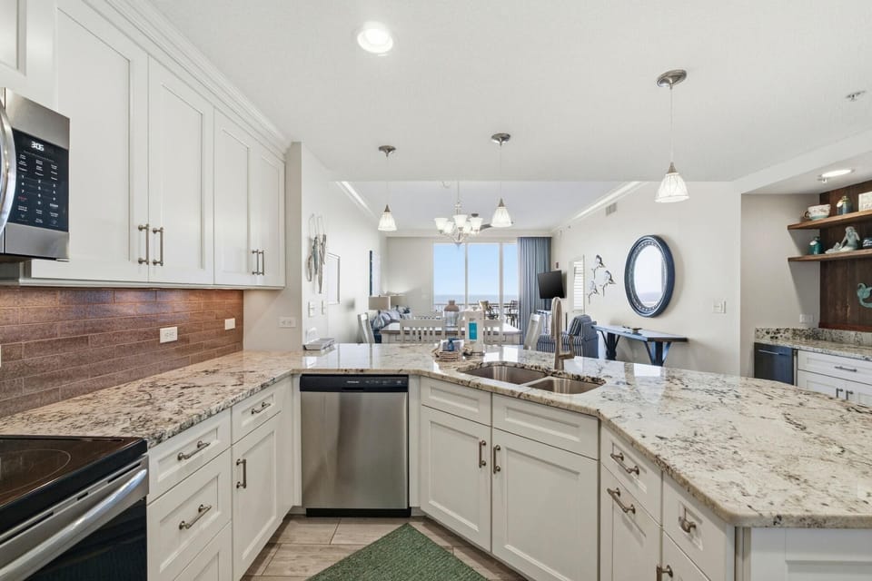 Condo, Multiple Beds (Spanish Key 305) | Private kitchen | Oven, toaster, paper towels