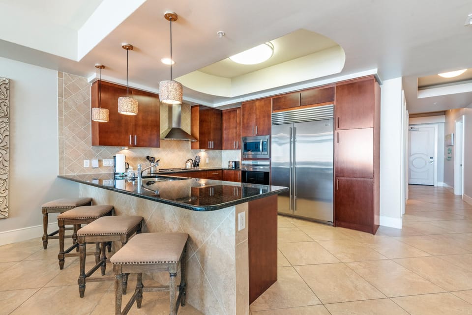 Condo, Multiple Beds (Turquoise C702) | Private kitchen | Oven, toaster, paper towels
