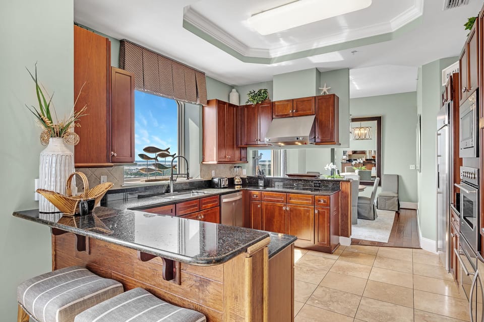 Condo, Multiple Beds (Indigo West 2103 Penthouse) | Private kitchen | Oven, toaster, paper towels