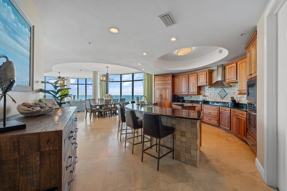 Condo, Multiple Beds (Capri 302) | Private kitchen | Oven, toaster, paper towels