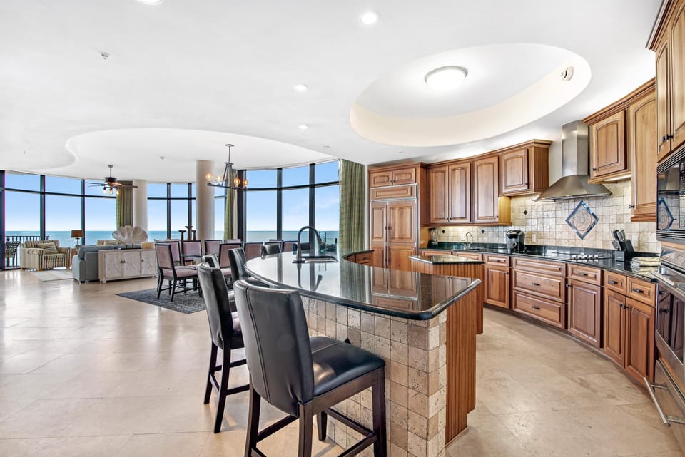 Condo, Multiple Beds (Capri 302) | Private kitchen | Oven, toaster, paper towels