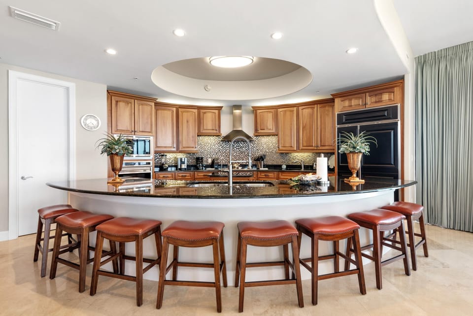Condo, Multiple Beds (Capri 601) | Private kitchen | Oven, toaster, paper towels