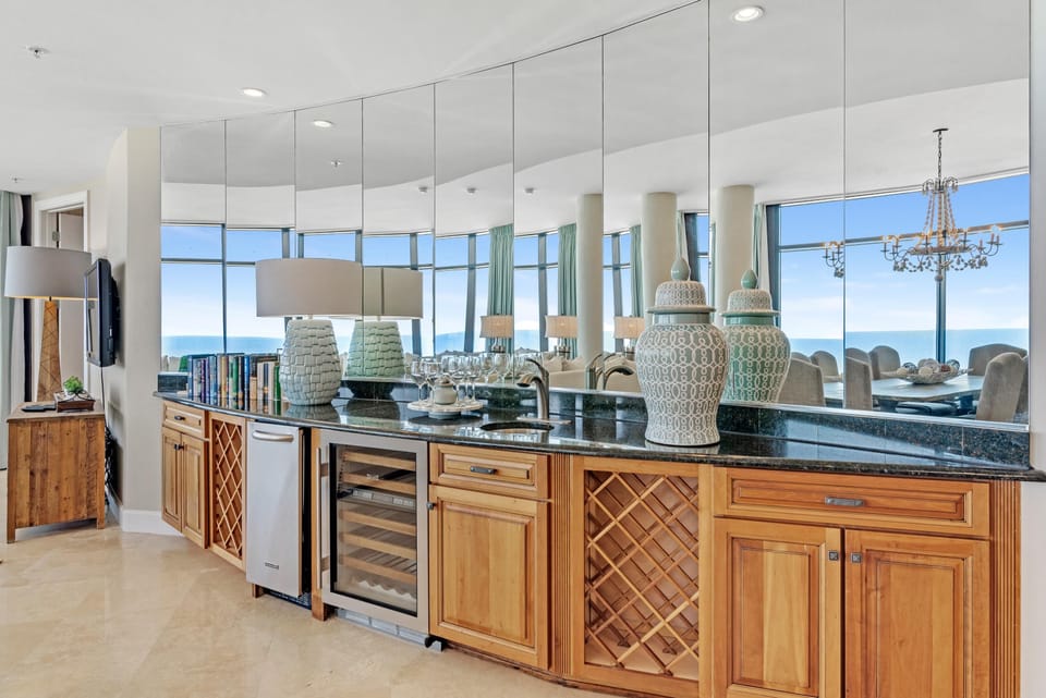Condo, Multiple Beds (Capri 601) | Private kitchen | Oven, toaster, paper towels