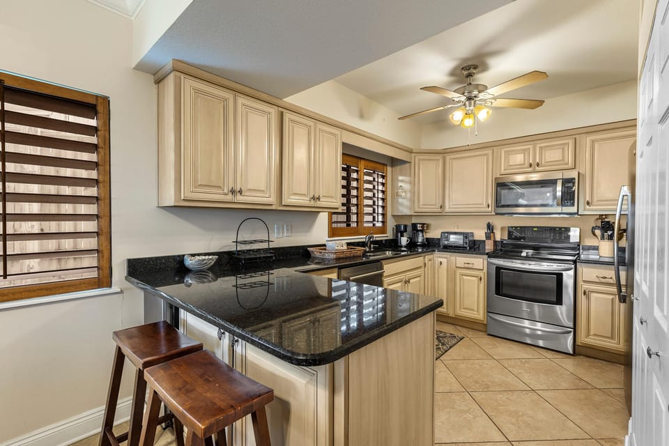 Condo, Multiple Beds (Shipwatch D104) | Private kitchen | Oven, toaster, paper towels